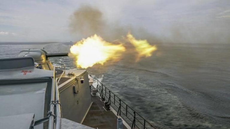 Okręty rakietowe Marynarki Wojennej na ćwiczeniach w Zatoce Gdańskiej / Portal Stoczniowy