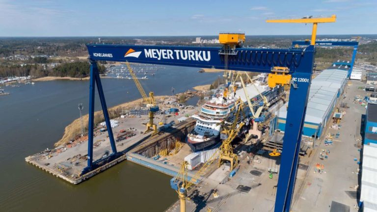 Nowa suwnica goliat / Portal Stoczniowy