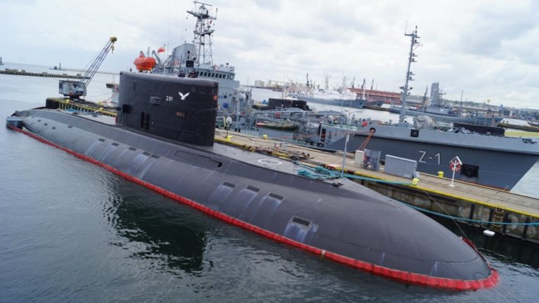 "Tata czy Mama?" - Rzecz o okrętach podwodnych i fregatach / Portal Stoczniowy