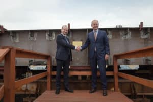 Połozenie stępki pod budowę okretu wywiadowczego dla szwedzkiej marynarki. Fot. Saab / Portal Stoczniowy