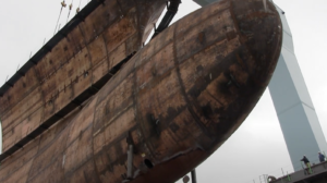 Lotniskowiec USS John F. Kennedy: stocznia montuje kolejny potężny blok / Portal Stoczniowy