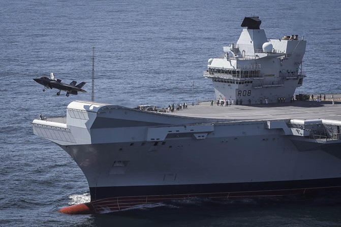 Royal Navy: powrót lotniskowców. Trwają próby morskie HMS Queen Elizabeth