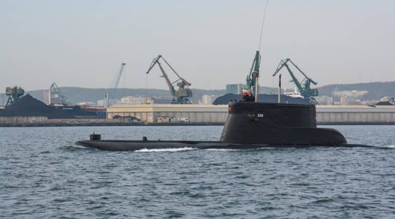 ORP Bielik w zanurzeniu / Portal Stoczniowy