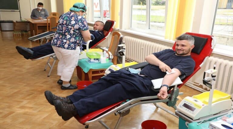 Marynarze z 8. Flotylli Obrony Wybrzeża „SpoKREWnieni Służbą" / Portal Stoczniowy