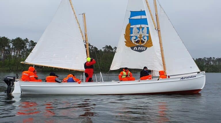 Praktyki marynarsko – żeglarskie podchorążych Akademii Marynarki Wojennej / Portal Stoczniowy