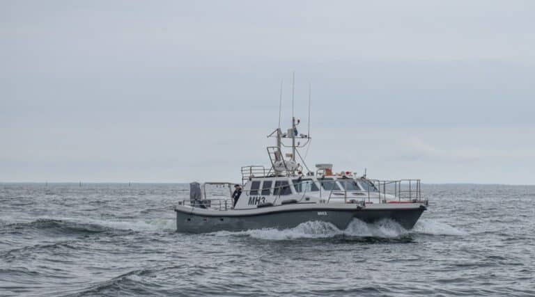 Motorówki Hydrograficzne na Zatoce Puckiej / Portal Stoczniowy