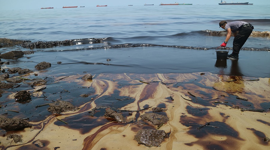 Nowy materiał skutecznie ograniczy rozprzestrzenianie się ropy podczas katastrofy morskiej