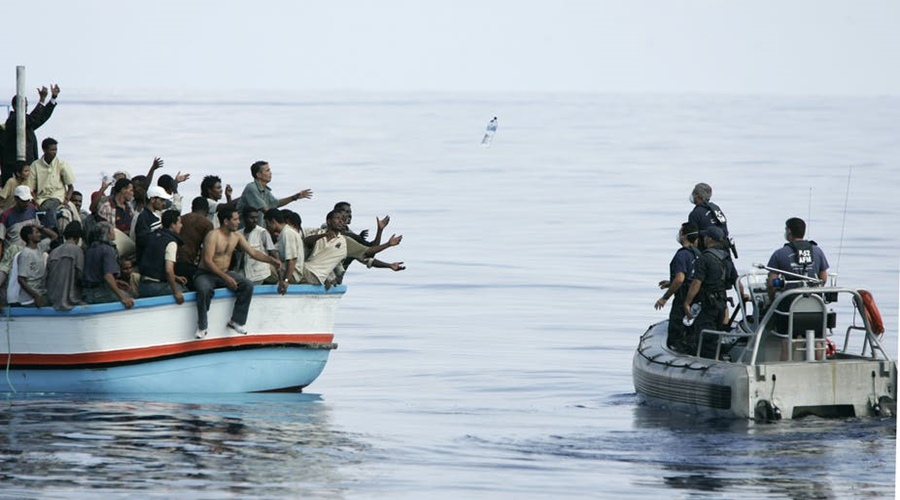 Włochy: Jedna piąta z ponad stu uratowanych na morzu uchodźców zakażonych Covid-19