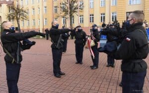 Absolwenci uczelni wyższych złożyli przysięgę wojskową / Portal Stoczniowy