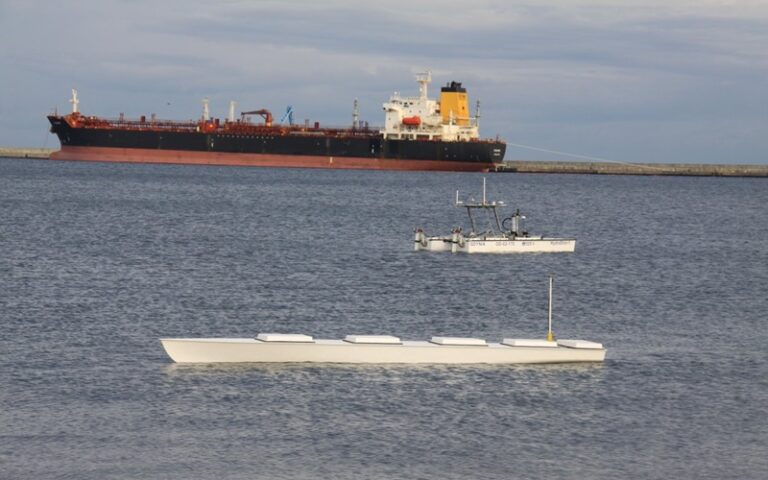 Hydrodron w porcie Gdynia / Portal Stoczniowy