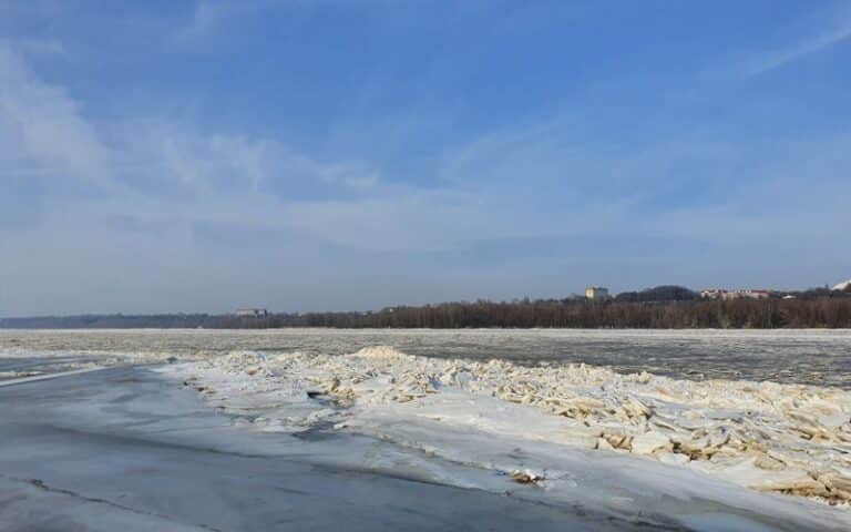 Przekroczenie stanu alarmowego na dwóch stacjach w dorzeczu Wisły i jednej w dorzeczu Odry / Portal Stoczniowy