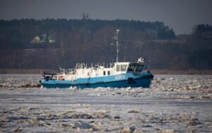 lodołamacz na Zbiorniku Włocławek w okolicy Woli Brwileńskiej