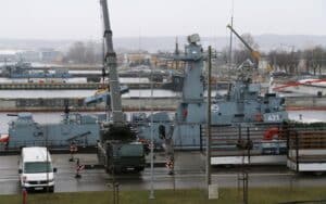 Ćwiczenia załadunku rakiet na okręty rakietowe typu Orkan / Portal Stoczniowy