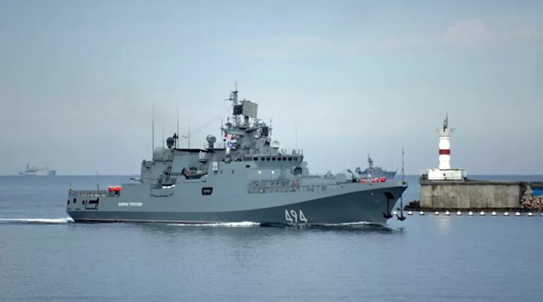 Do portu w Sudnie weszła fregata Admirał Grigorowicz / Portal Stoczniowy