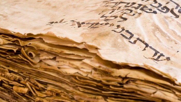 Izrael: W jaskini nad Morzem Martwym odnaleziono fragmenty Biblii