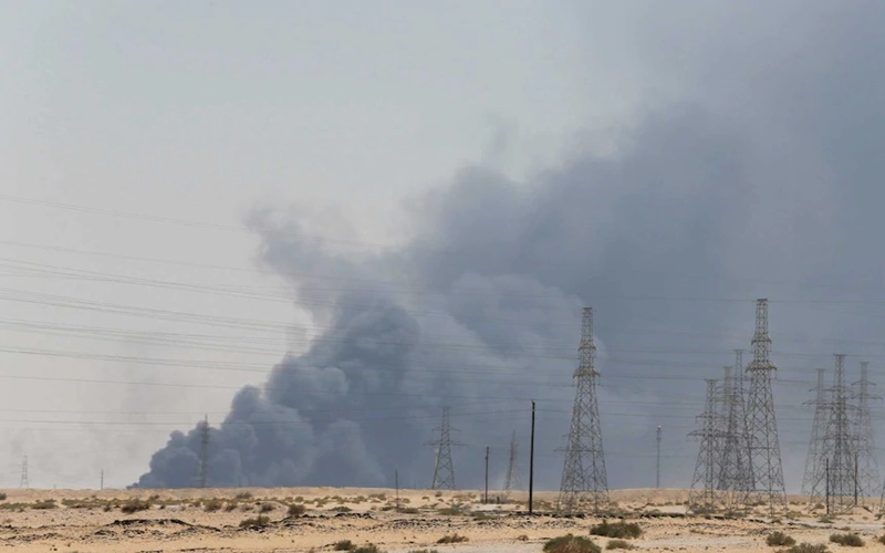 Pożar rafinerii w Rijadzie po ataku drona