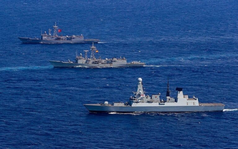 Fregaty i niszczyciele: Czym się różnią? / Portal Stoczniowy