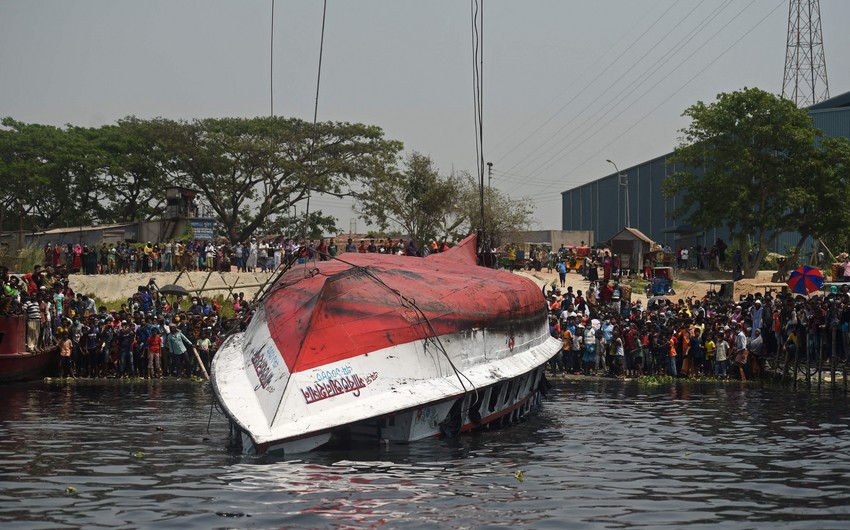 Bangladesz: 25 osób zginęło w zderzeniu łodzi z barką