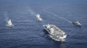 Lotniskowiec HMS Queen Elizabeth zostawia swój ślad na wodach Pacyfiku / Portal Stoczniowy