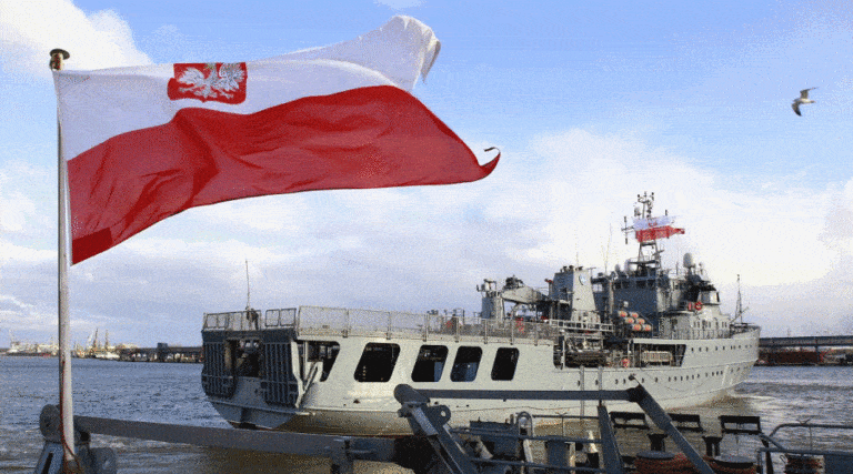 20. rocznica pierwszego podniesienia bandery na ORP Xawery Czernicki / Portal Stoczniowy