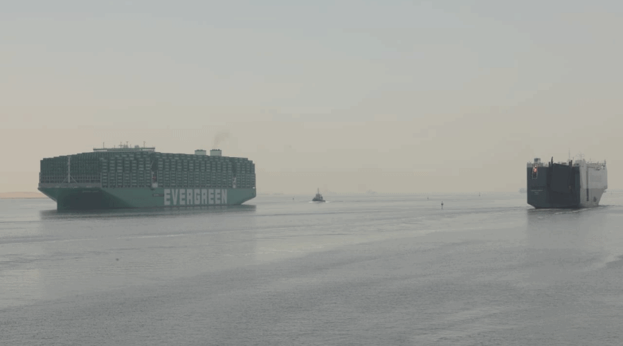 Największy kontenerowiec świata przeszedł przez Kanał Sueski [FOTO]