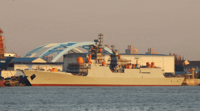 Wybudowana w chinach fregata PNS Tughril zasila szeregi Pakistanu / Portal Stoczniowy