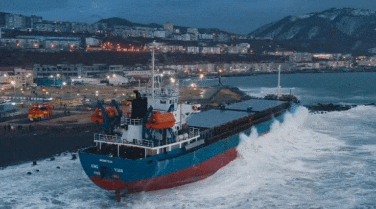 Awaria statku towarowego w porcie Yantai. Są ofiary śmiertelne / Portal Stoczniowy