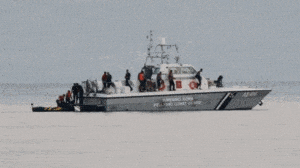 Tragedia na Morzu Egejskim: Jedna ofiara śmiertelna, dziesiątki zaginionych po zatonięciu statku / Portal Stoczniowy