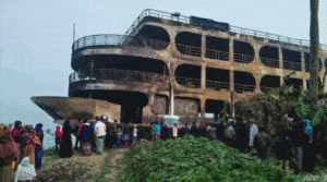 Co najmniej 32 osoby zginęły w pożarze promu / Portal Stoczniowy