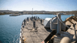 Przymusowy postój okrętu USS Milwaukee w Zatoce Guantanamo / Portal Stoczniowy