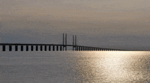 Z powodu orkanu zamknięto most nad Sundem, odwołano rejsy promów / Portal Stoczniowy