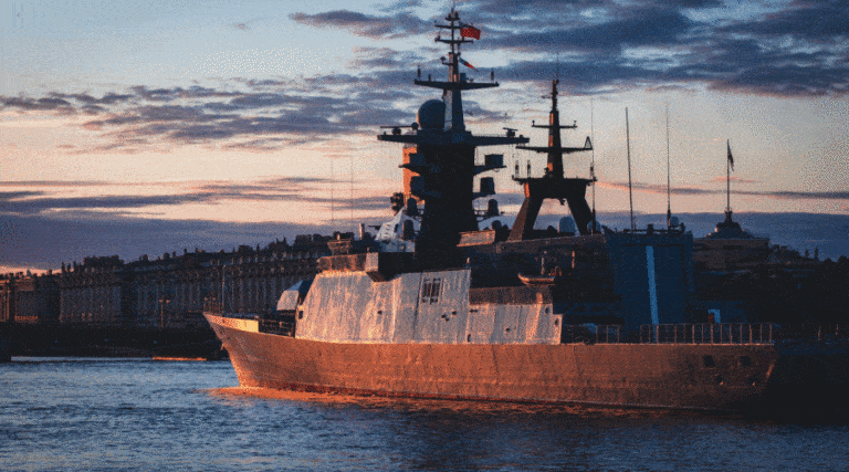 Ćwiczenia rosyjskiej floty na Morzu Irlandzkim są niepożądane / Portal Stoczniowy