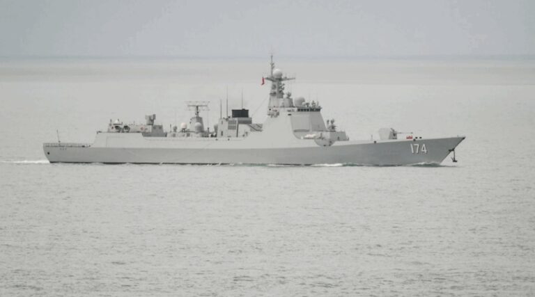 Chiński niszczyciel rakietowy celował laserem w samolot australijskich sił powietrznych / Portal Stoczniowy