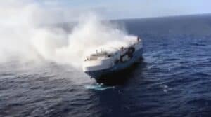 Pożar na pokładzie samochodowca Felicity Acew pobliżu Azorów / Portal Stoczniowy