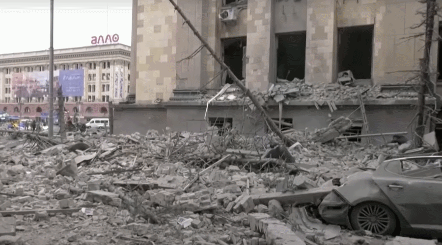 Atak rakietowy na dzielnicę mieszkalną w Czernihowie ￼