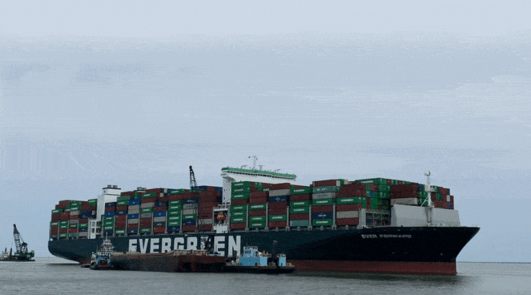 Pierwsza próba ściągnięcia z mielizny statku Ever Forward / Portal Stoczniowy