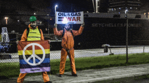 Aktywiści Greenpeace zablokowali tankowiec z rosyjską ropą w porcie w Antwerpii / Portal Stoczniowy