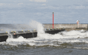 Zakończyła się przebudowa falochronu wschodniego w Mrzeżynie i pomostu w Niechorzu / Portal Stoczniowy