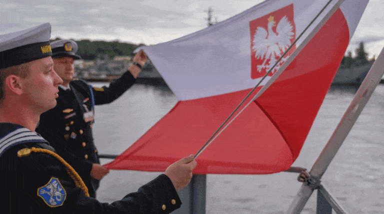 Dzień Flagi RP i Święto Konstytucji 3 Maja . Portal Stoczniowy