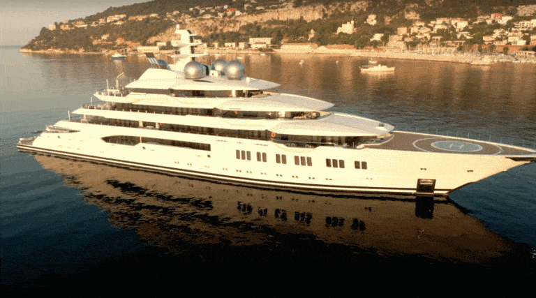 Sprzedaż luksusowego jachtu Amadea / Portal Stoczniowy