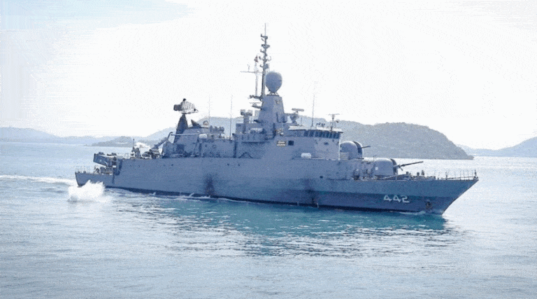 Korweta HTMS Sukhothai idzie na dno w Zatoce Tajlandzkiej/ Portal Stoczniowy