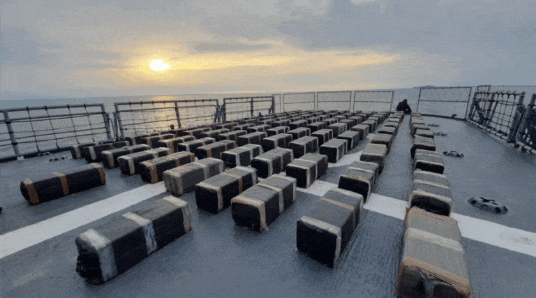 Udaremnienie przemytu dużej ilości kokainy na wodach Oceanu Spokojnego / Portal Stoczniowy