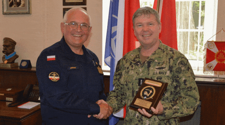 Dowódca 6 Floty US Navy / Portal Stoczniowy