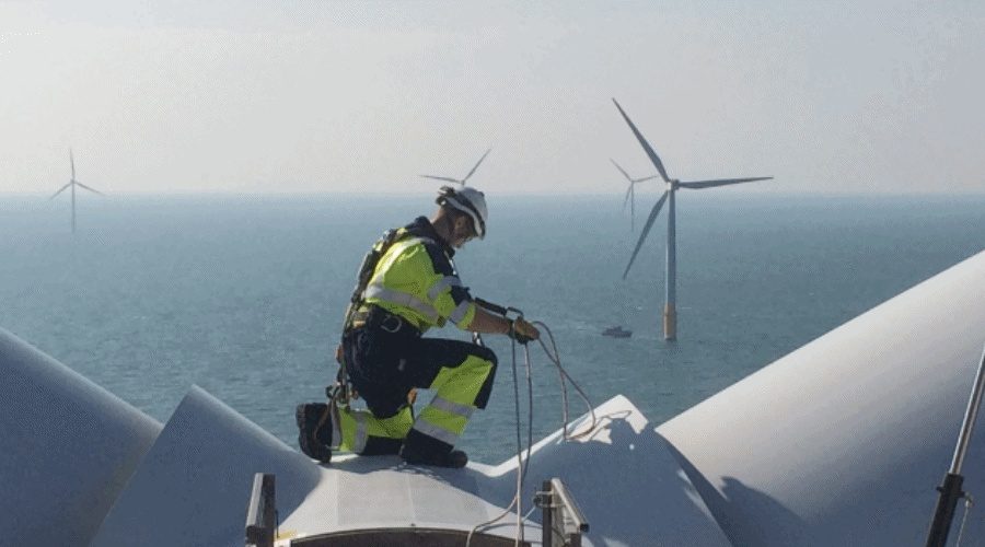 Zawody przyszłości – praca przy Morskich Farmach Wiatrowych: technik serwisu turbin i technik napraw łopat / Portal Stoczniowy 