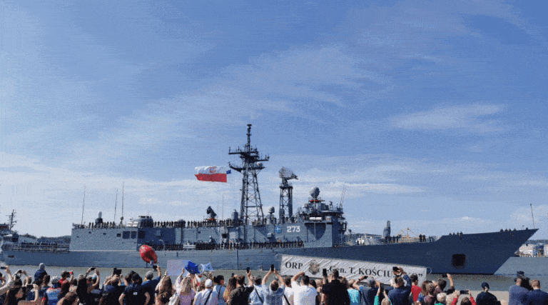Fregata rakietowa ORP Gen. T. Kościuszko powracająca do Portu Wojennego w Gdyni Portal Stoczniowy