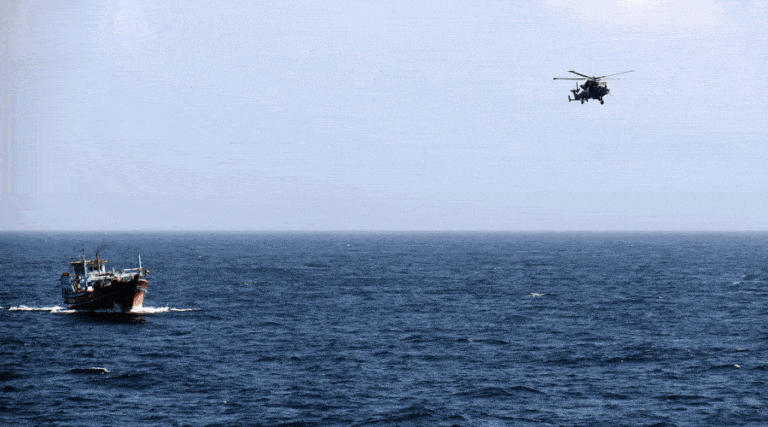 Fregata HMS Lancaster udaremnia przemyt dużej ilości narkotyków / Portal Stoczniowy