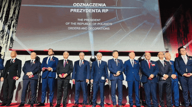 Odznaczenia państwowe dla zasłużonych w przemyśle obronnym / Portal Stoczniowy