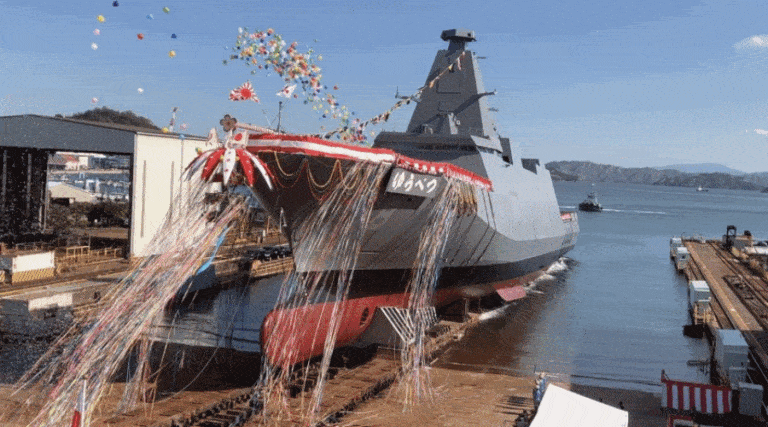 Wodowanie fregaty Yubetsu: Ósmy okręt typu Mogami / Portal Stoczniowy