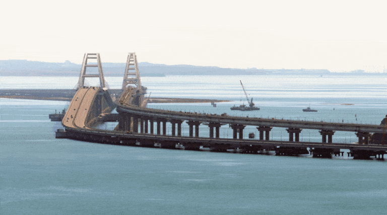 Przerwany ruch na moście Krymskim po alarmie rakietowym w Sewastopolu / Portal Stoczniowy