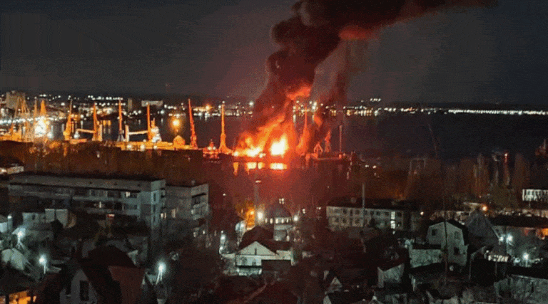 Atak na rosyjski okręt desantowy Nowoczerkask na Krymie / Portal Stoczniowy